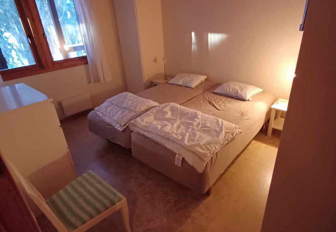 Stuga i Årjäng - Vildmarks- och fiskesemester vid sjön med båt & bastu i vackra Värmland