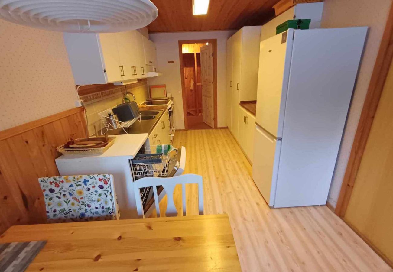 Stuga i Årjäng - Vildmarks- och fiskesemester vid sjön med båt & bastu i vackra Värmland