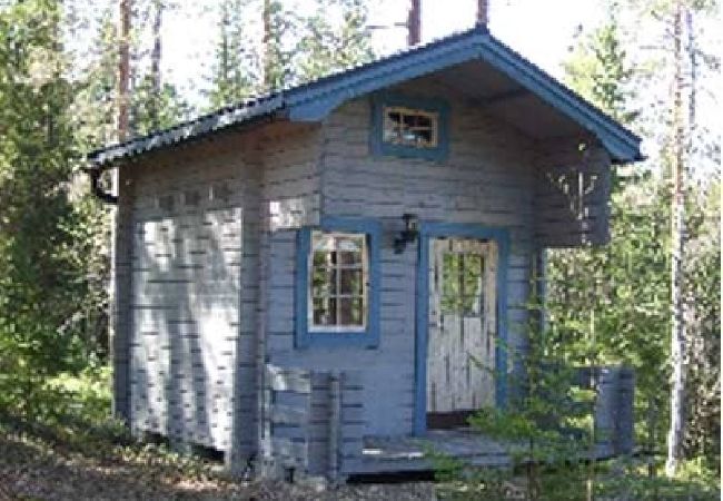 Stuga i Tavelsjö - Fint fritidshus på landet mellan granar och blåbärsbuskar