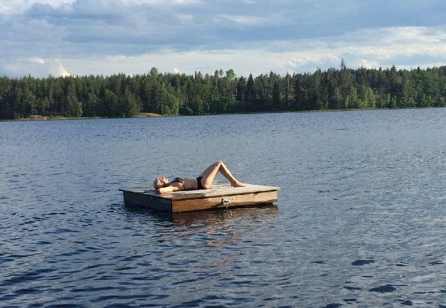 Stuga i Järlåsa - Semester i Uppland med båt nära Siggeforasjön Stuga i Järlåsa - Semester i Uppland med båt nära Siggeforasjön