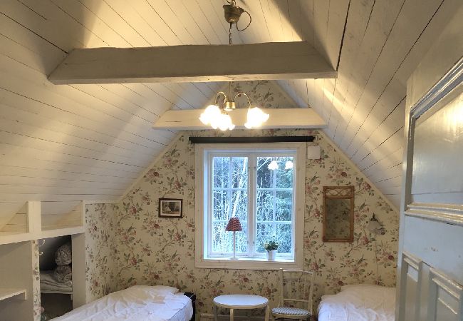 Stuga i Järlåsa - Semester i Uppland med båt nära Siggeforasjön Stuga i Järlåsa - Semester i Uppland med båt nära Siggeforasjön