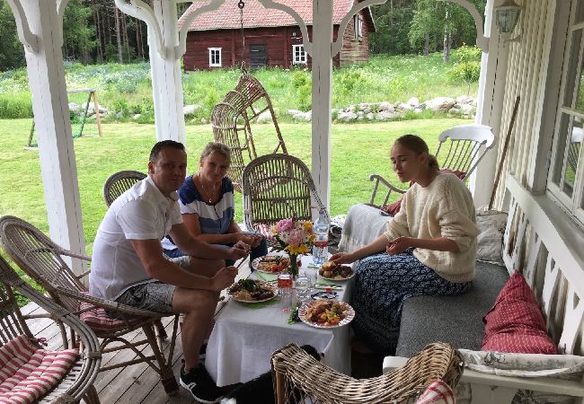 Stuga i Järlåsa - Semester i Uppland med båt nära Siggeforasjön Stuga i Järlåsa - Semester i Uppland med båt nära Siggeforasjön
