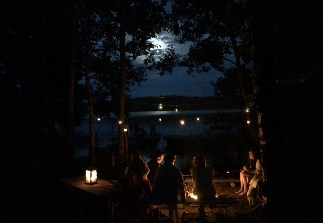Stuga i Järlåsa - Semester i Uppland med båt nära Siggeforasjön Stuga i Järlåsa - Semester i Uppland med båt nära Siggeforasjön