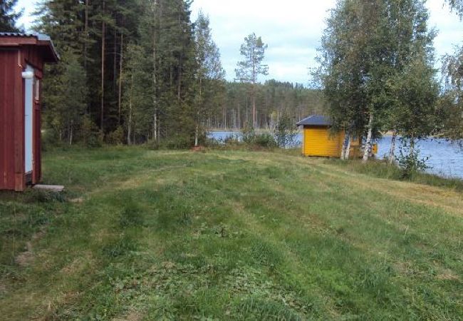 Stuga i Kopparberg - Ministuga vid en damm i Bergslagen