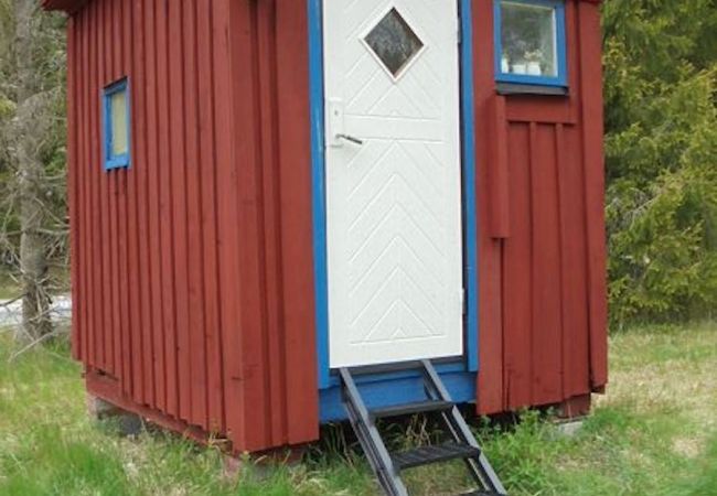 Stuga i Kopparberg - Ministuga vid en damm i Bergslagen