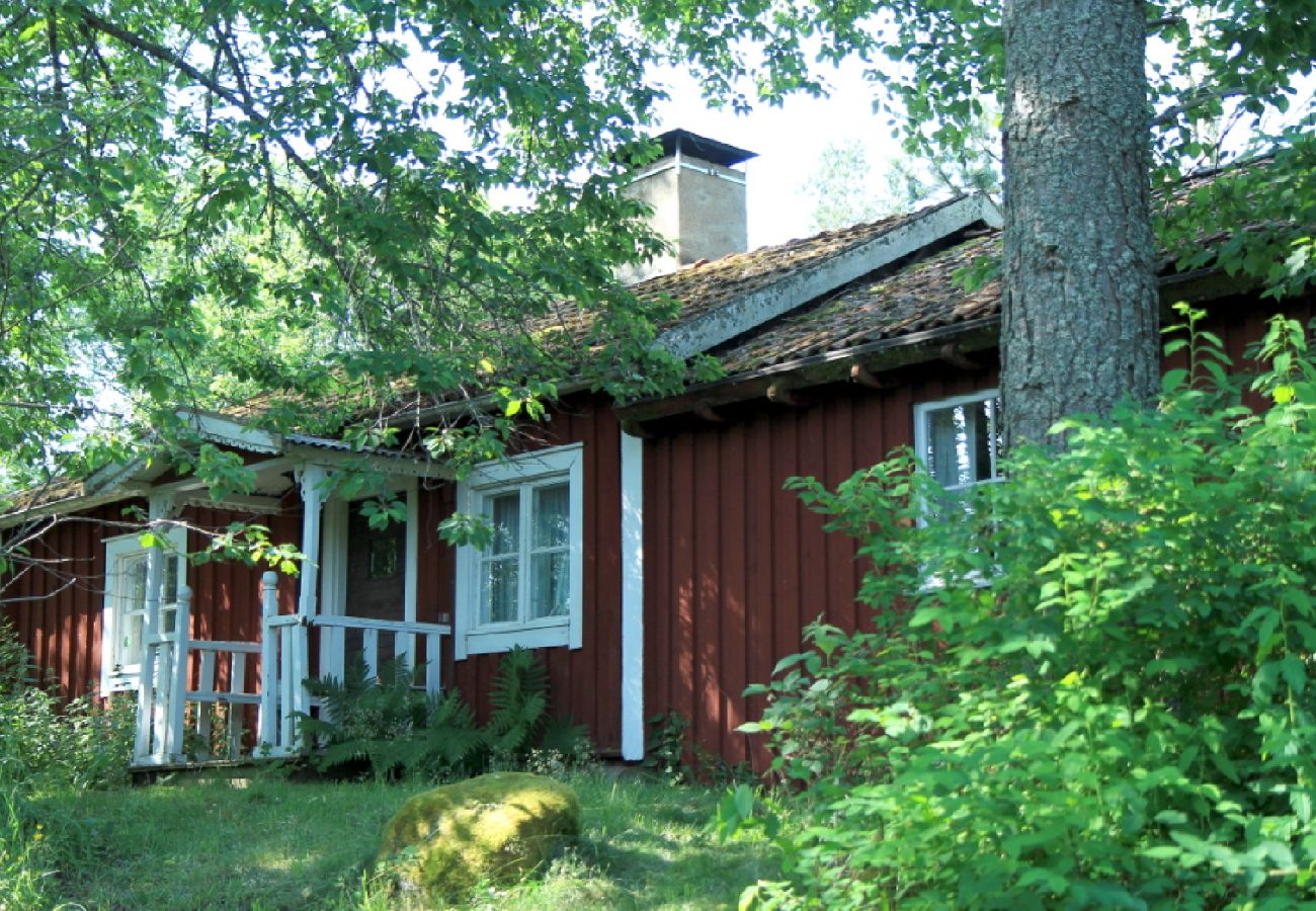 Stuga i Kisa - Timmerstuga i södra Sverige i avskilt läge