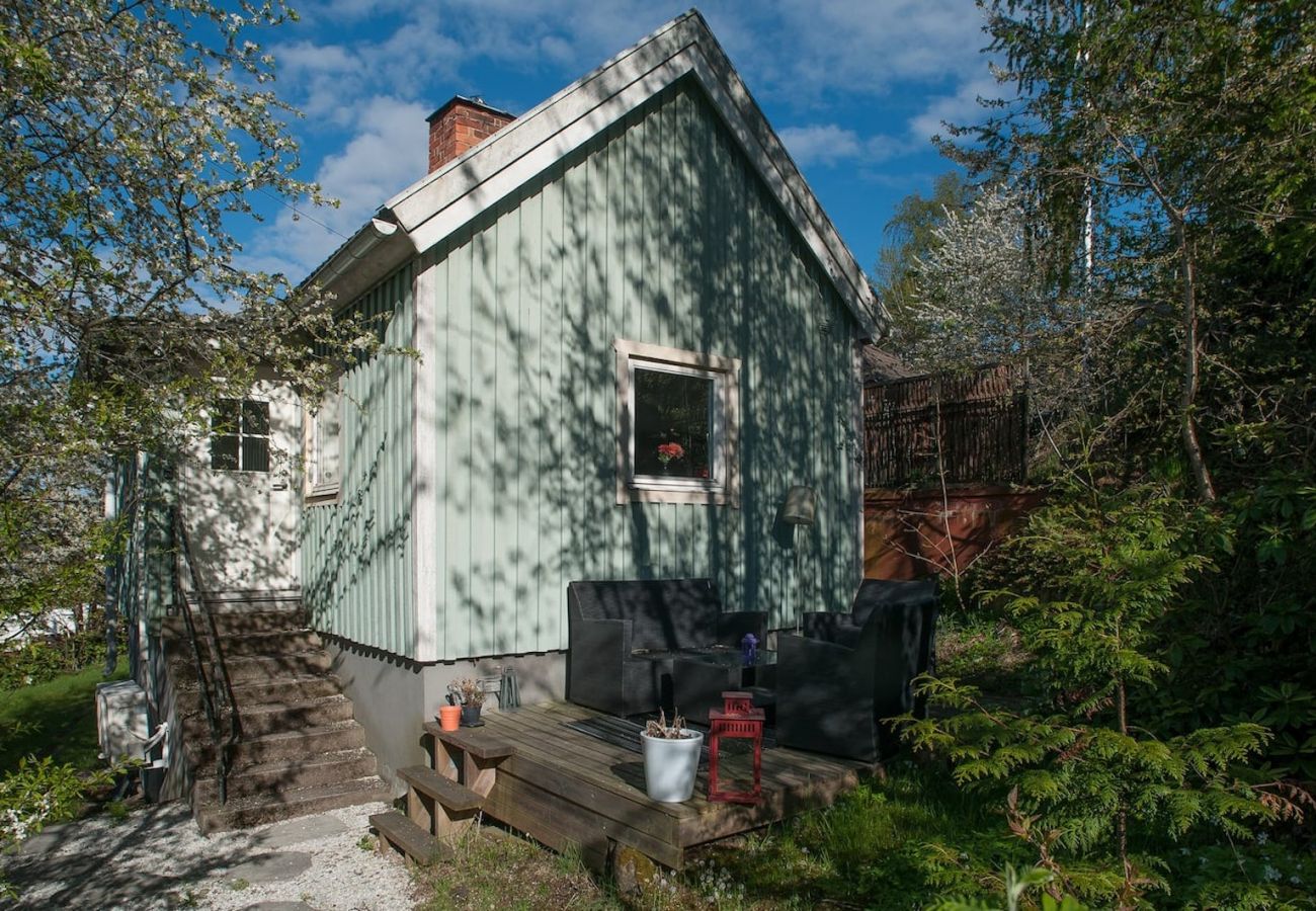Stuga i Älvsjö - Semester i lugnt villaområde med Stockholm utanför dörren