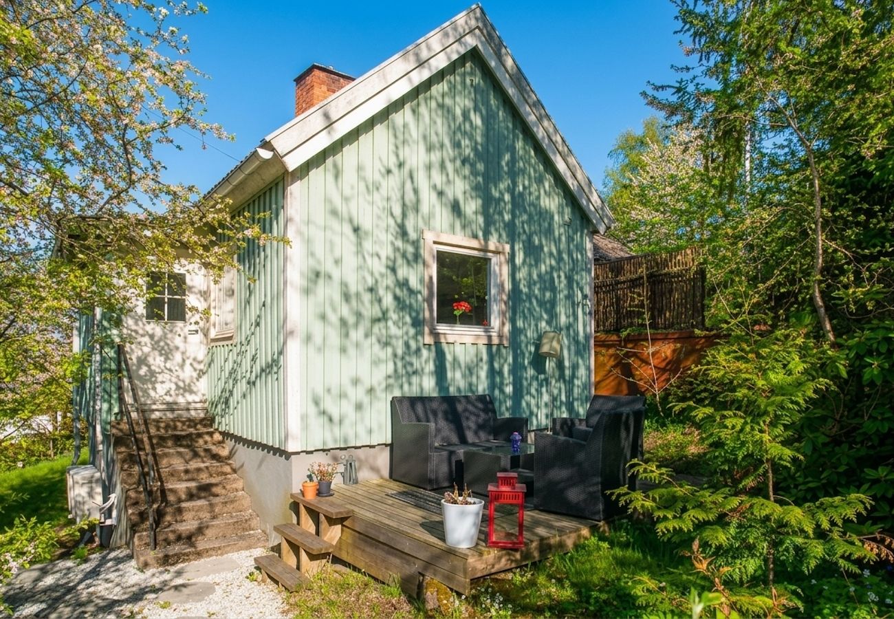 Stuga i Älvsjö - Semester i lugnt villaområde med Stockholm utanför dörren
