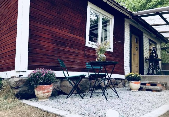 Stuga i Fagerhult - Röd liten stuga i ljuvligaste Småland Stuga i Fagerhult - Röd liten stuga i ljuvligaste Småland