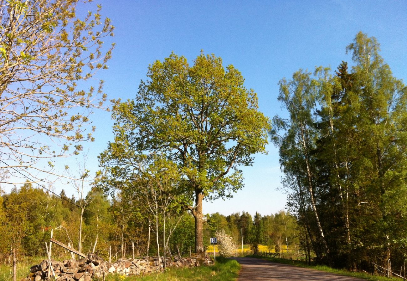 Stuga i Fagerhult - Röd liten stuga i ljuvligaste Småland