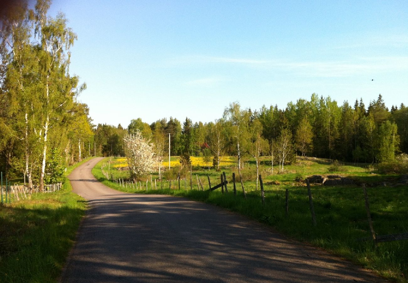 Stuga i Fagerhult - Röd liten stuga i ljuvligaste Småland