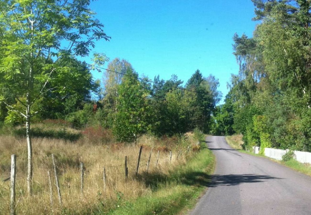 Stuga i Fagerhult - Röd liten stuga i ljuvligaste Småland