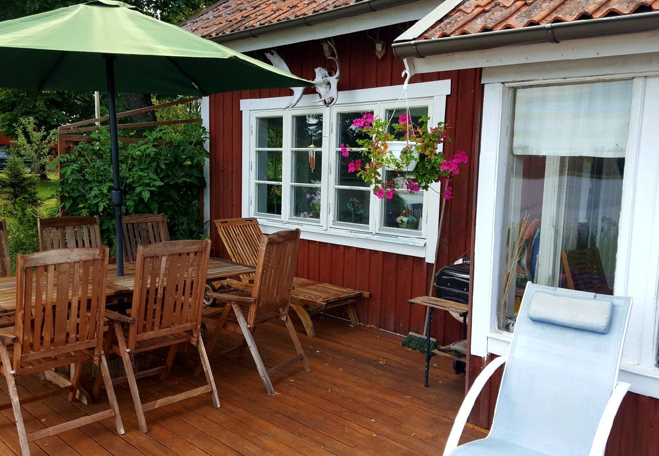 Stuga i Björklinge - Stuga direkt vid sjön