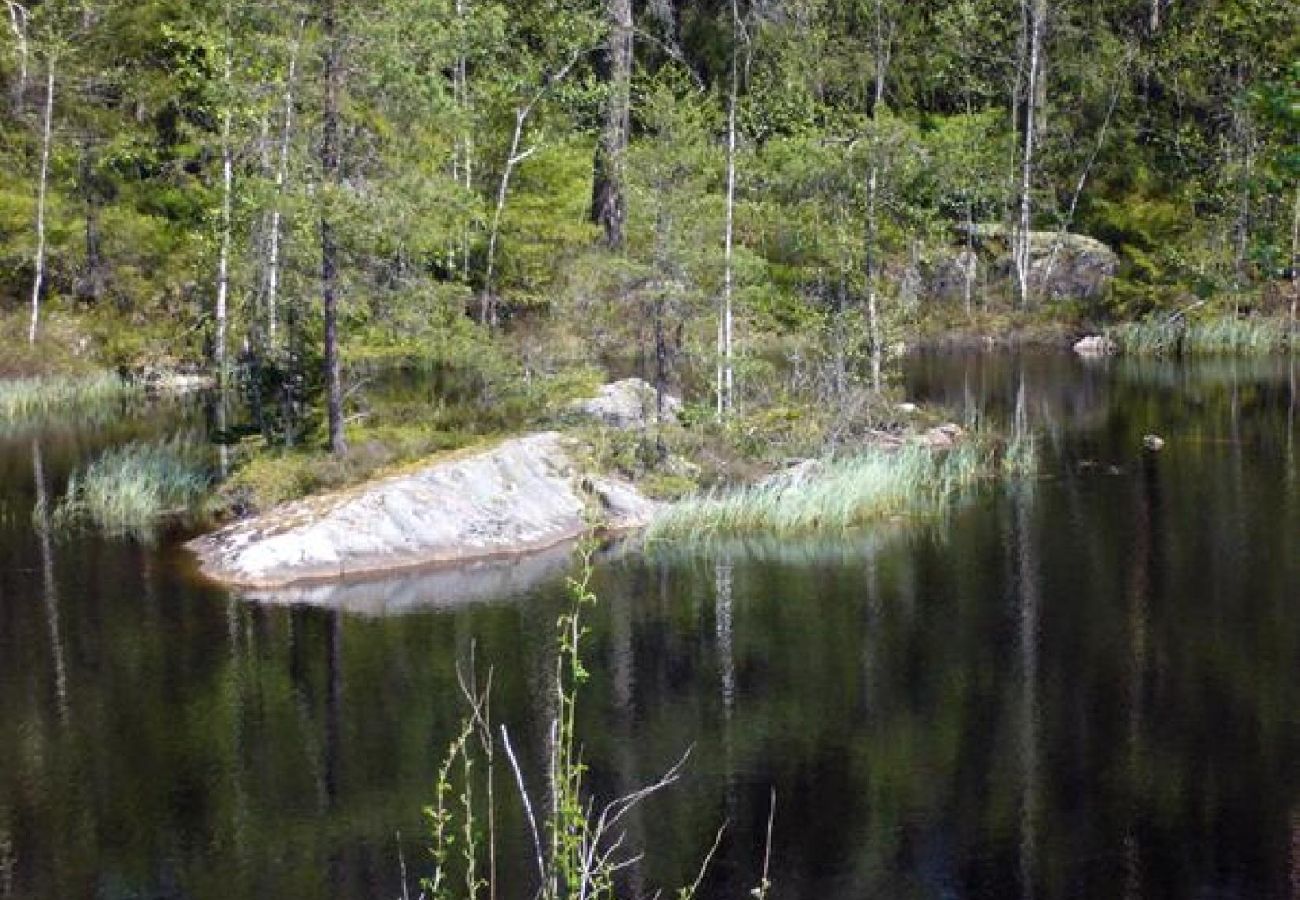 Stuga i Skillingaryd - Stuga vid vattnet med bastu