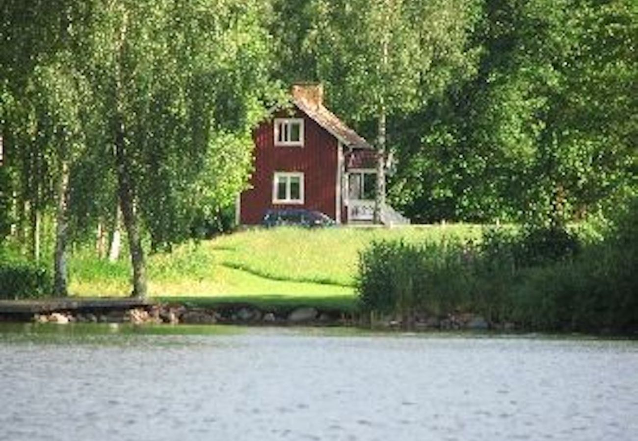 Stuga i Eksjö - Mysig stuga bara 100 meter från sjön Södra Wixen