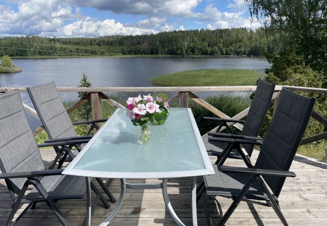  i Mörlunda - Semester direkt vid sjön i Småland och utan grannar