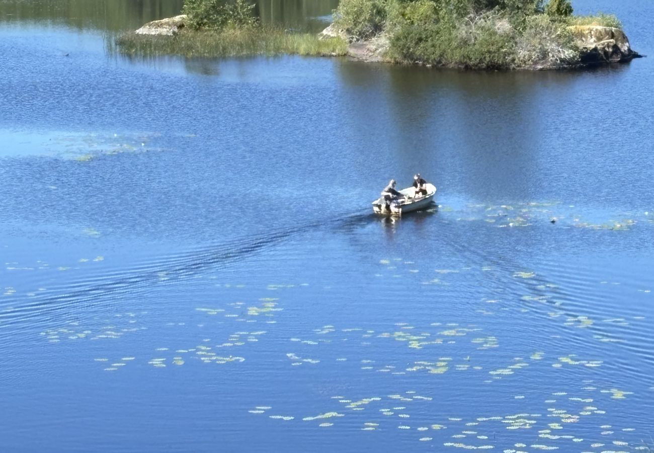 Stuga i Mörlunda - Semester direkt vid sjön i Småland och utan grannar