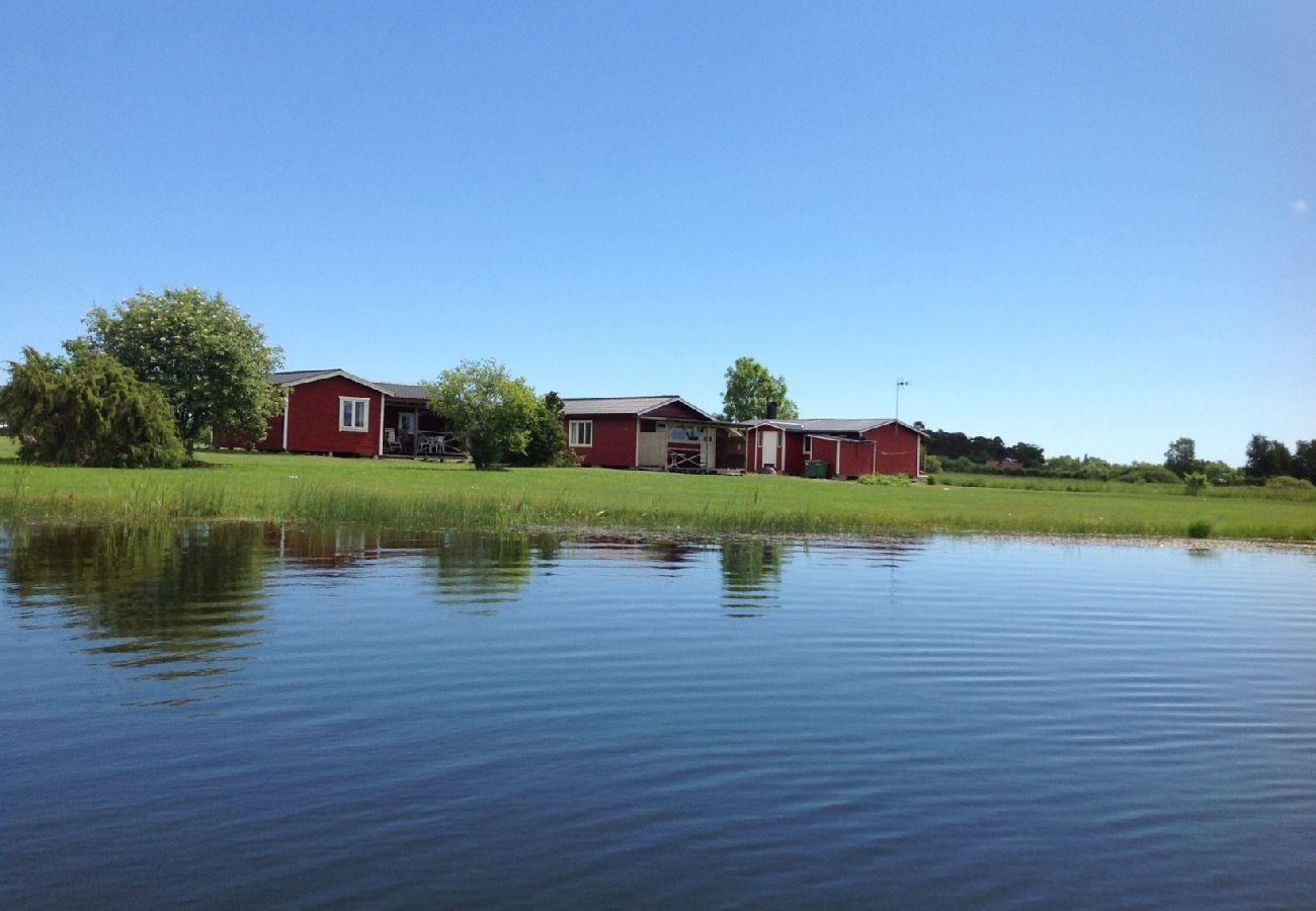 Stuga i Köpingsvik - Semester på Öland vid sjön i en stugby