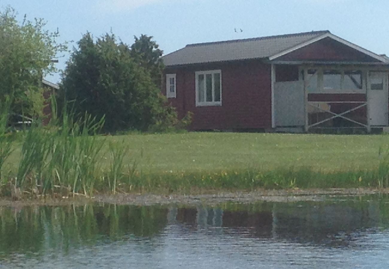 Stuga i Köpingsvik - Semester på Öland vid sjön i en stugby