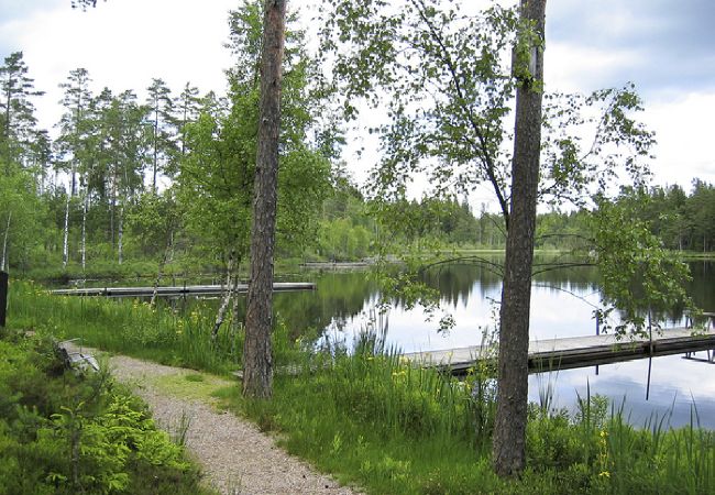 Stuga i Älmeboda - Fritidshus för upp till åtta semesterfirande, omgivet av skog och sjö