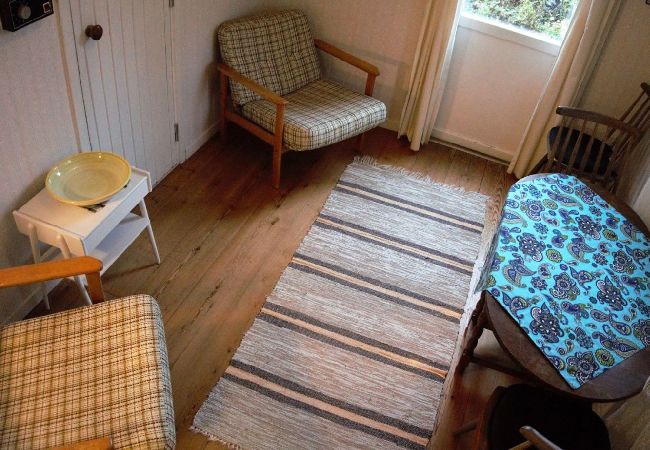 Stuga i Ronneby - Toppläge på havstomt med egen uteplats vid vattnet. Stuga i Ronneby - Toppläge på havstomt med egen uteplats vid vattnet.