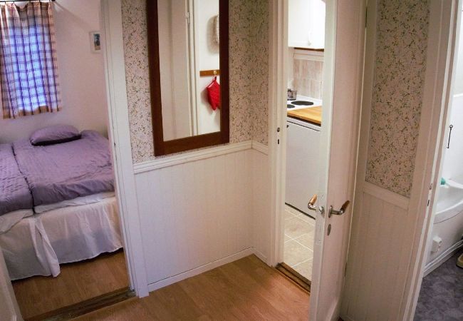 Stuga i Ronneby - Toppläge på havstomt med egen uteplats vid vattnet. Stuga i Ronneby - Toppläge på havstomt med egen uteplats vid vattnet.