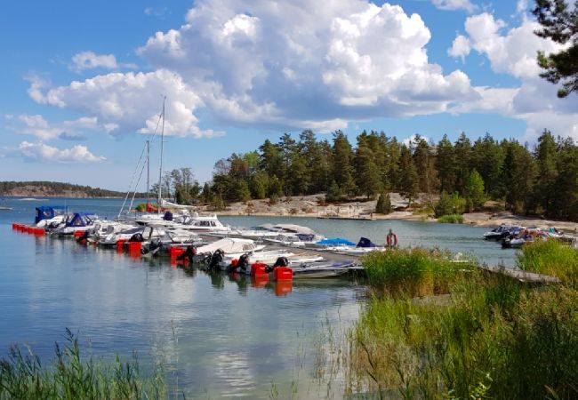 Stuga i Valdemarsvik - Skärgårdsstuga vid Östersjön med delvis havsutsikt Stuga i Valdemarsvik - Skärgårdsstuga vid Östersjön med delvis havsutsikt