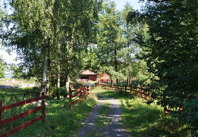 Stuga i Valdemarsvik - Skärgårdsstuga vid Östersjön med delvis havsutsikt Stuga i Valdemarsvik - Skärgårdsstuga vid Östersjön med delvis havsutsikt