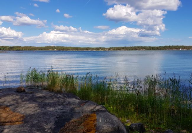Stuga i Valdemarsvik - Skärgårdsstuga vid Östersjön med delvis havsutsikt Stuga i Valdemarsvik - Skärgårdsstuga vid Östersjön med delvis havsutsikt
