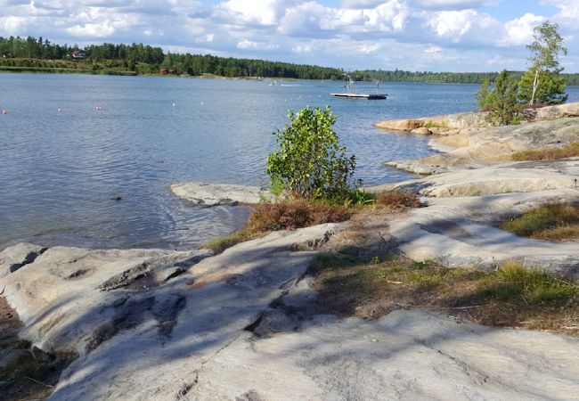 Stuga i Valdemarsvik - Skärgårdsstuga vid Östersjön med delvis havsutsikt Stuga i Valdemarsvik - Skärgårdsstuga vid Östersjön med delvis havsutsikt