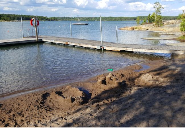 Stuga i Valdemarsvik - Skärgårdsstuga vid Östersjön med delvis havsutsikt Stuga i Valdemarsvik - Skärgårdsstuga vid Östersjön med delvis havsutsikt