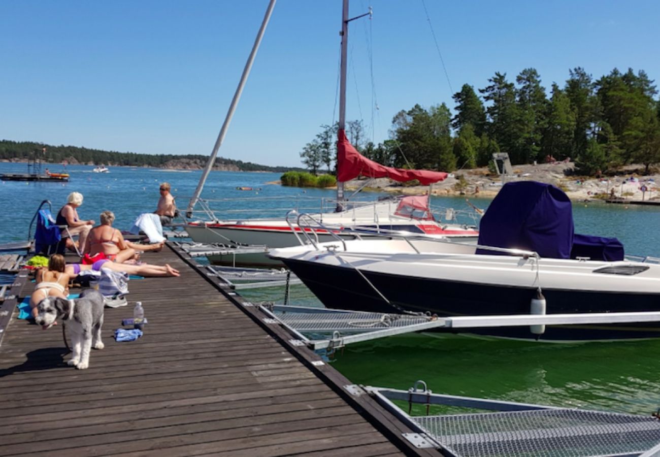 Stuga i Valdemarsvik - Skärgårdsstuga vid Östersjön med delvis havsutsikt