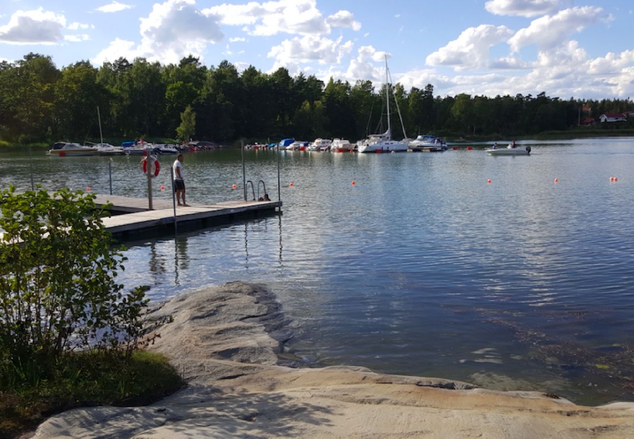 Stuga i Valdemarsvik - Skärgårdsstuga vid Östersjön med delvis havsutsikt