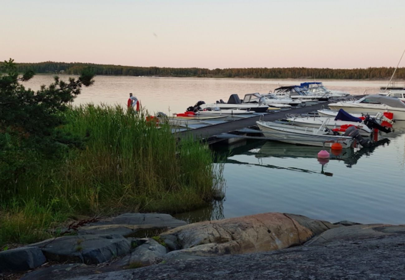 Stuga i Valdemarsvik - Skärgårdsstuga vid Östersjön med delvis havsutsikt