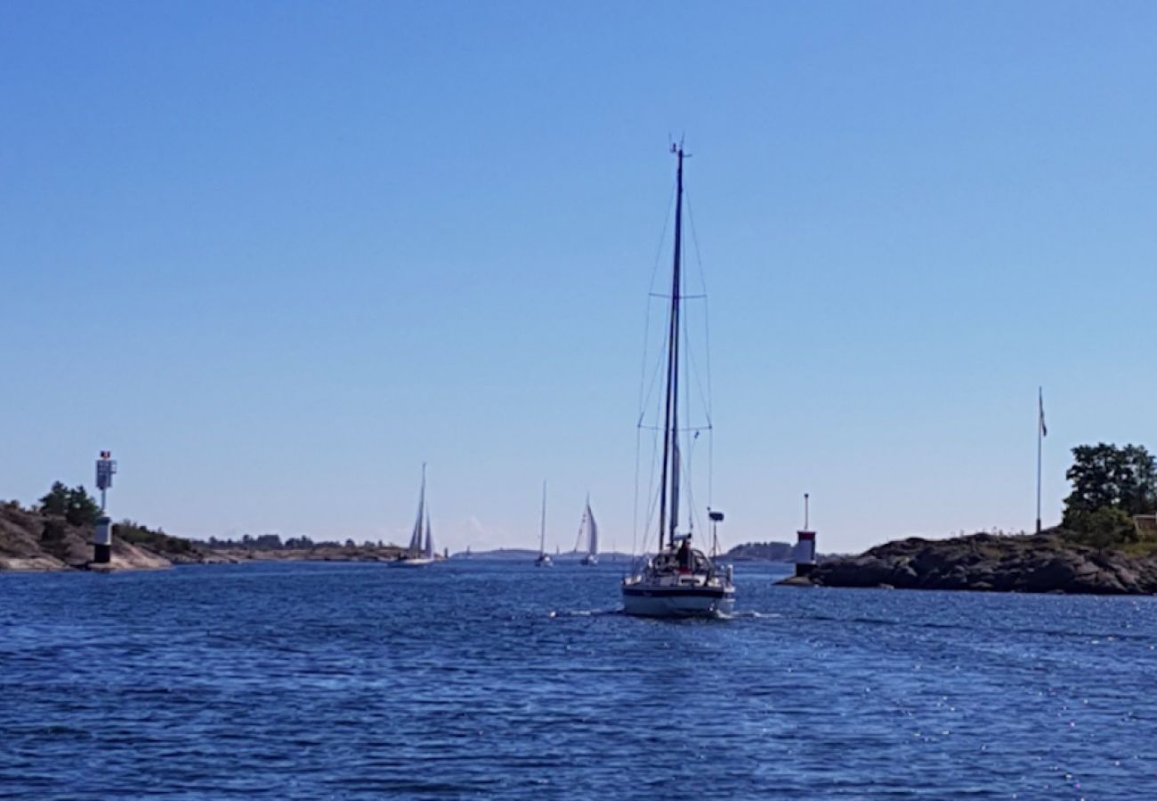 Stuga i Valdemarsvik - Skärgårdsstuga vid Östersjön med delvis havsutsikt