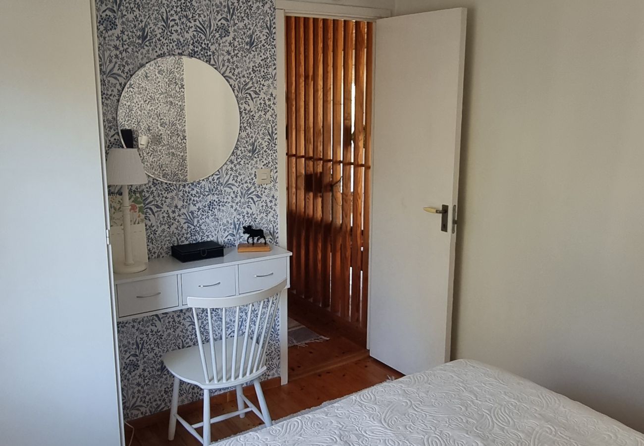 Stuga i Valdemarsvik - Skärgårdsstuga vid Östersjön med delvis havsutsikt