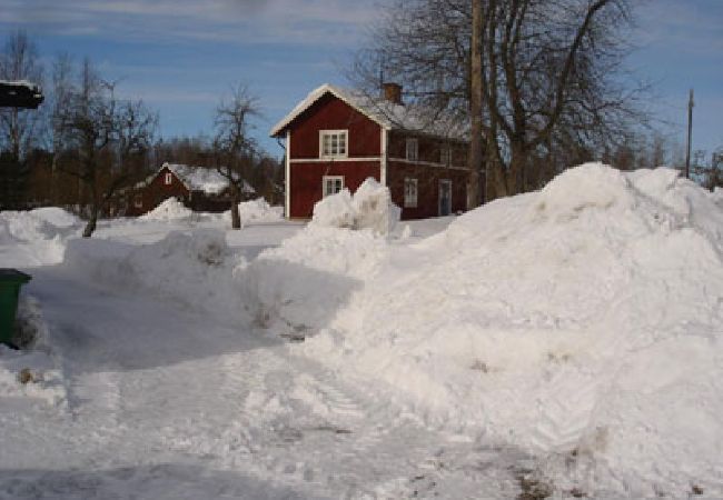 Stuga i Tived - Semester på gård med egen båt Stuga i Tived - Semester på gård med egen båt