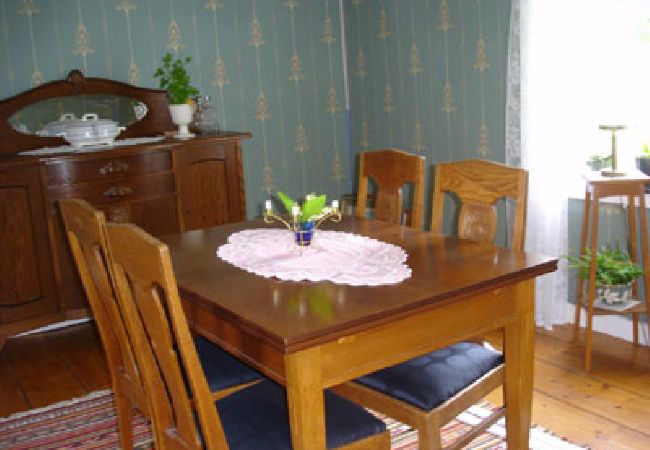 Stuga i Tived - Semester på gård med egen båt Stuga i Tived - Semester på gård med egen båt