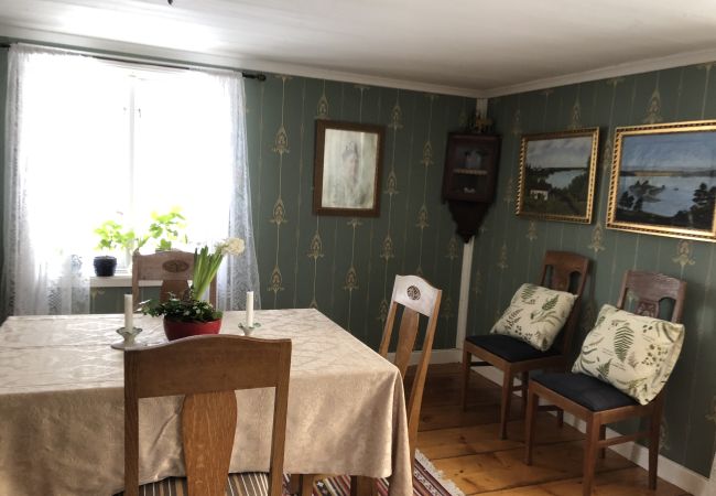 Stuga i Tived - Semester på gård med egen båt Stuga i Tived - Semester på gård med egen båt