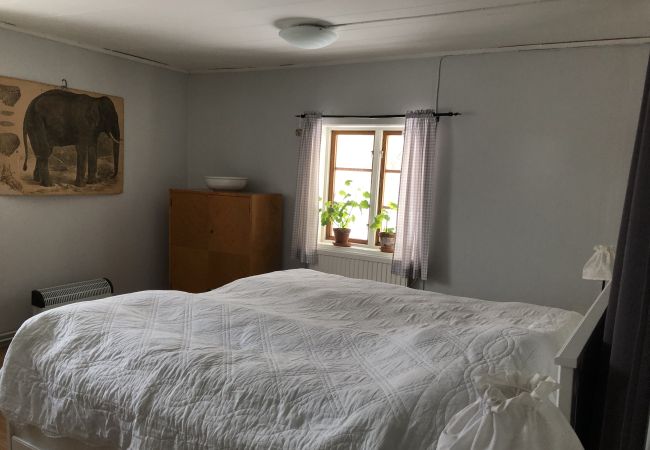 Stuga i Tived - Semester på gård med egen båt Stuga i Tived - Semester på gård med egen båt