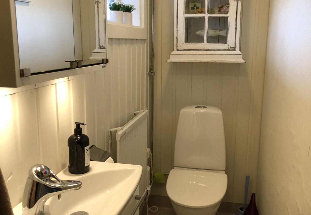 Stuga i Tived - Semester på gård med egen båt