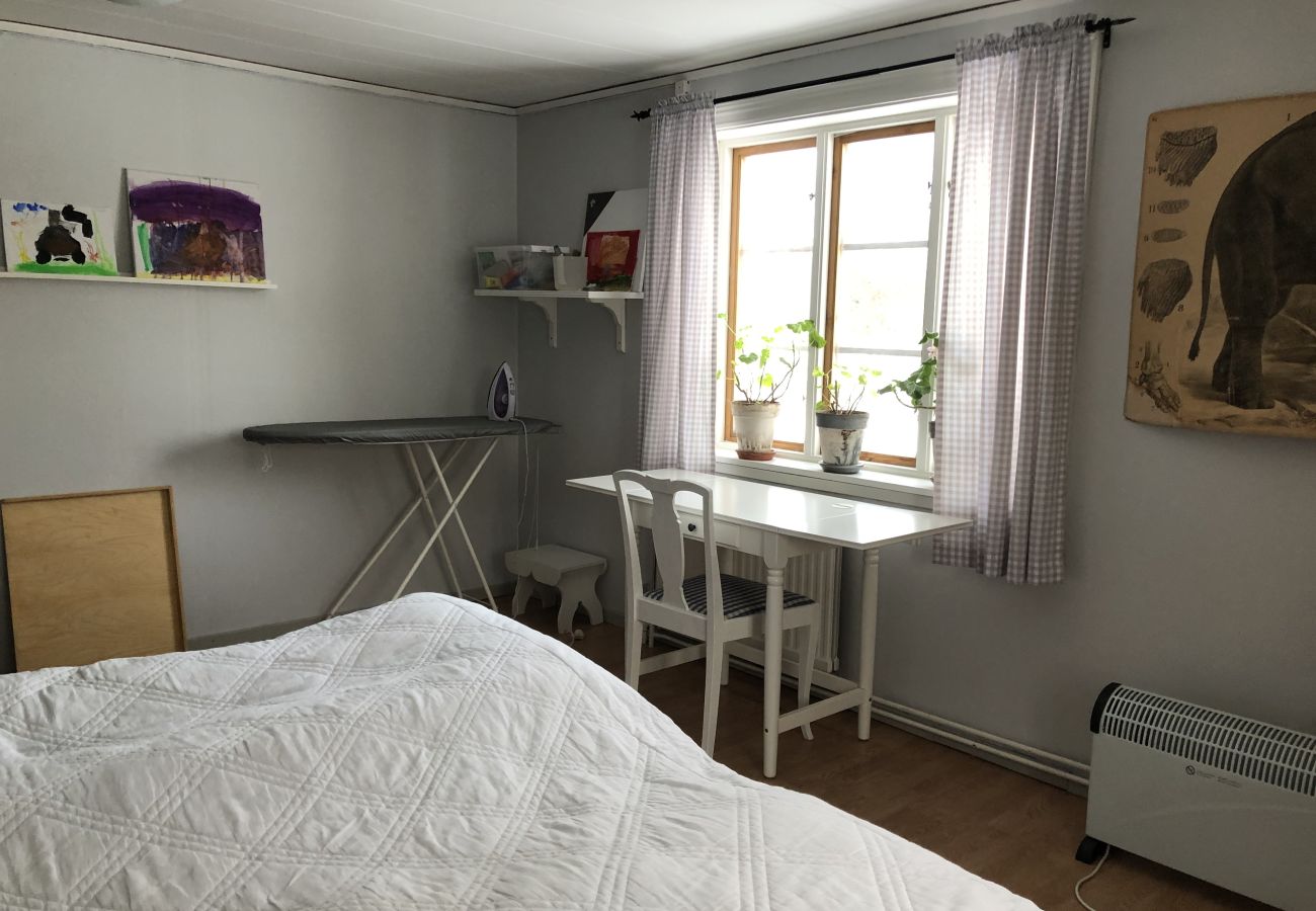 Stuga i Tived - Semester på gård med egen båt