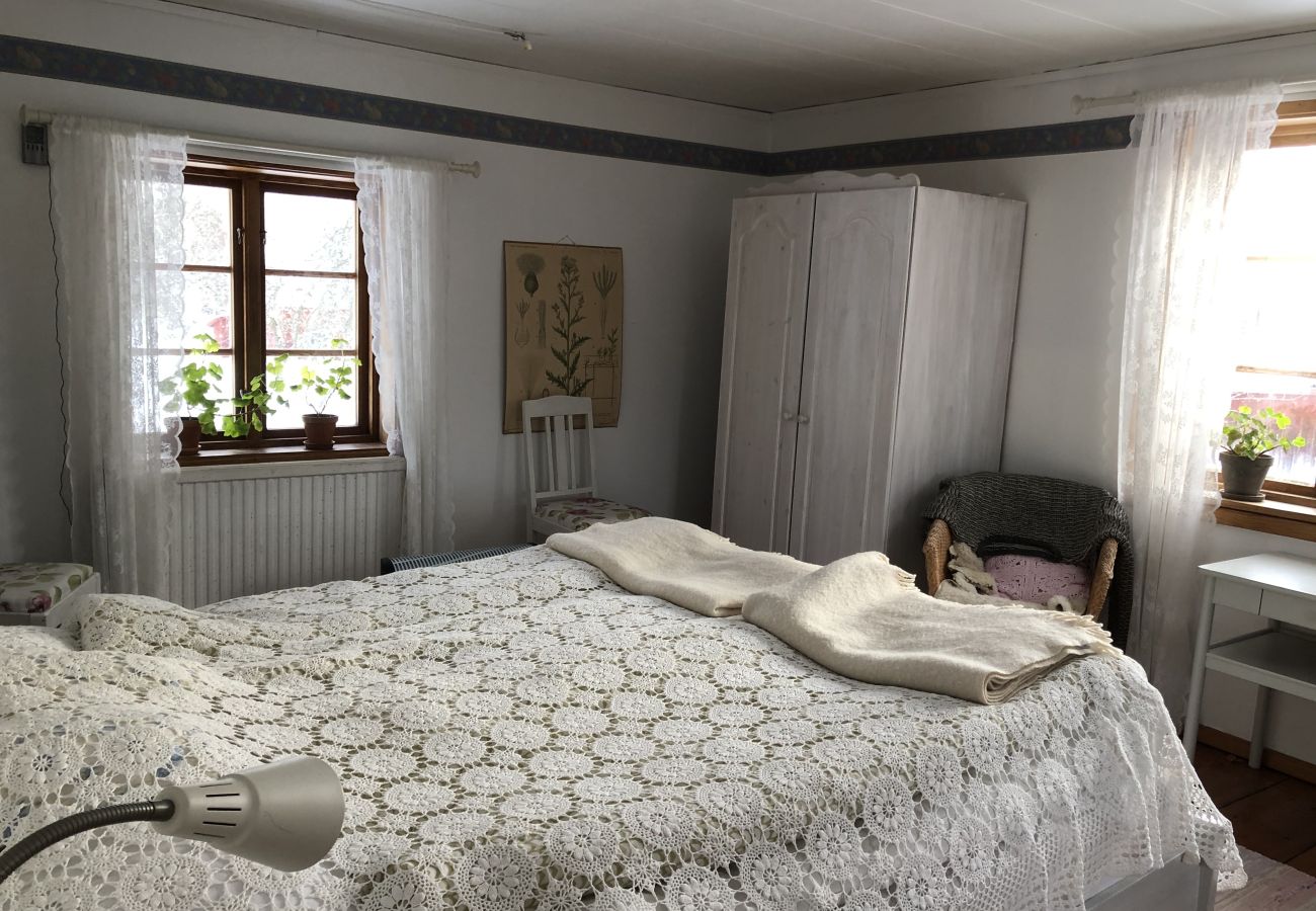 Stuga i Tived - Semester på gård med egen båt