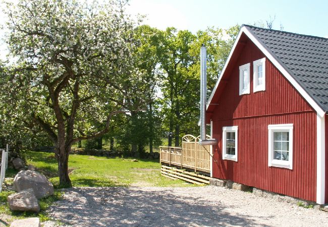 Stuga i Väckelsång - Stort bekvämt fritidshus med privat pool, motorbåt och sjöutsikt