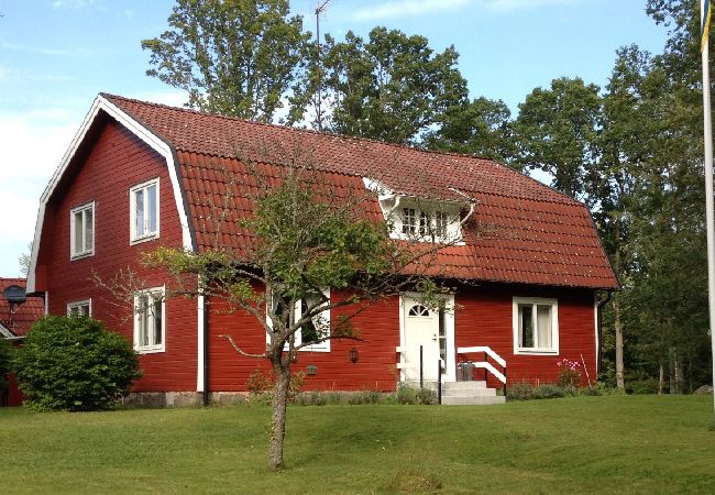 Stuga i Osby - Stort fritidshus på skogsfastighet med gott om plats och båt