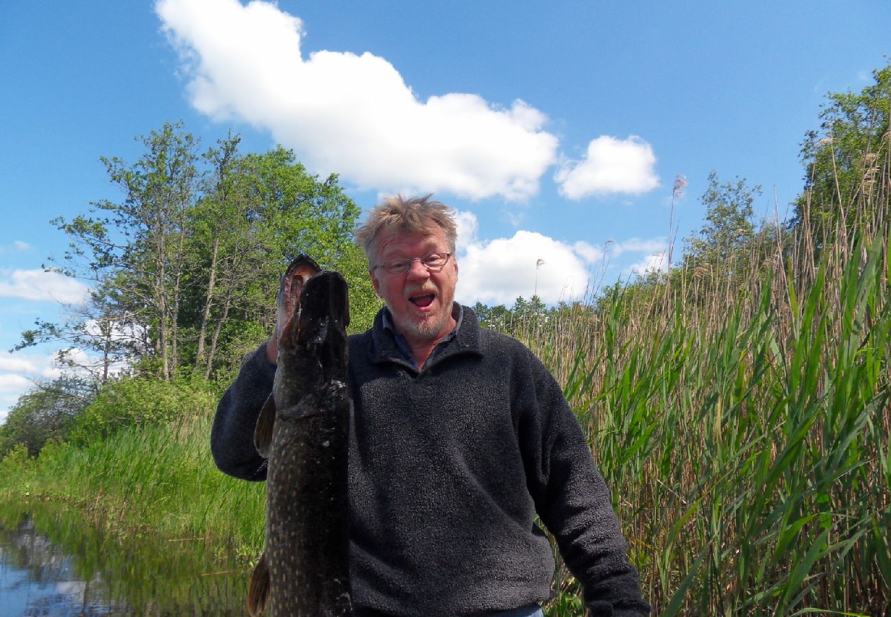 Stuga i Osby - Stort fritidshus på skogsfastighet med gott om plats och båt