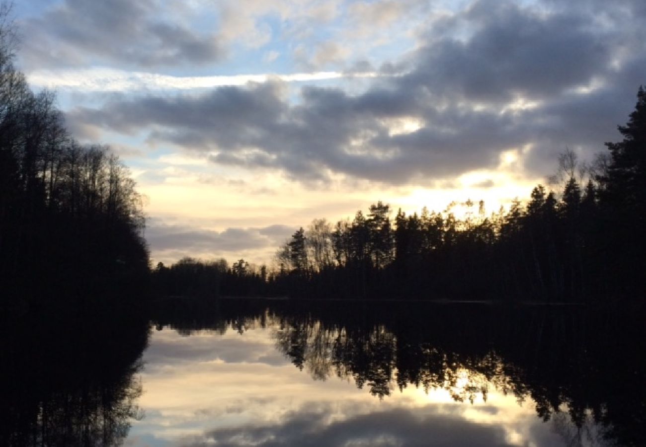 Stuga i Osby - Stort fritidshus på skogsfastighet med gott om plats och båt