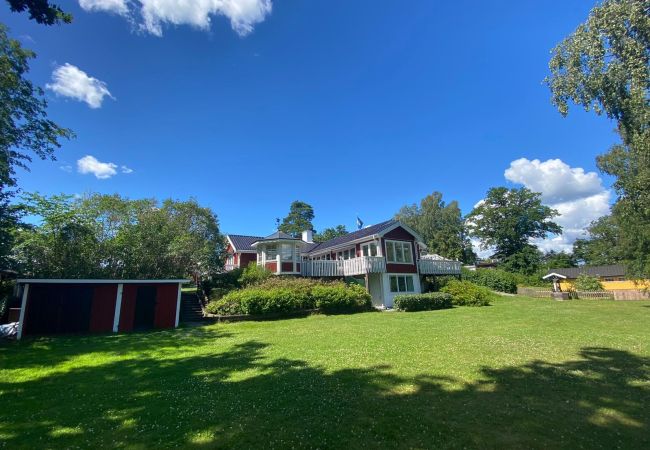 Stuga i Österskär - Med egen badstrand och brygga i Stockholms nära Skärgård