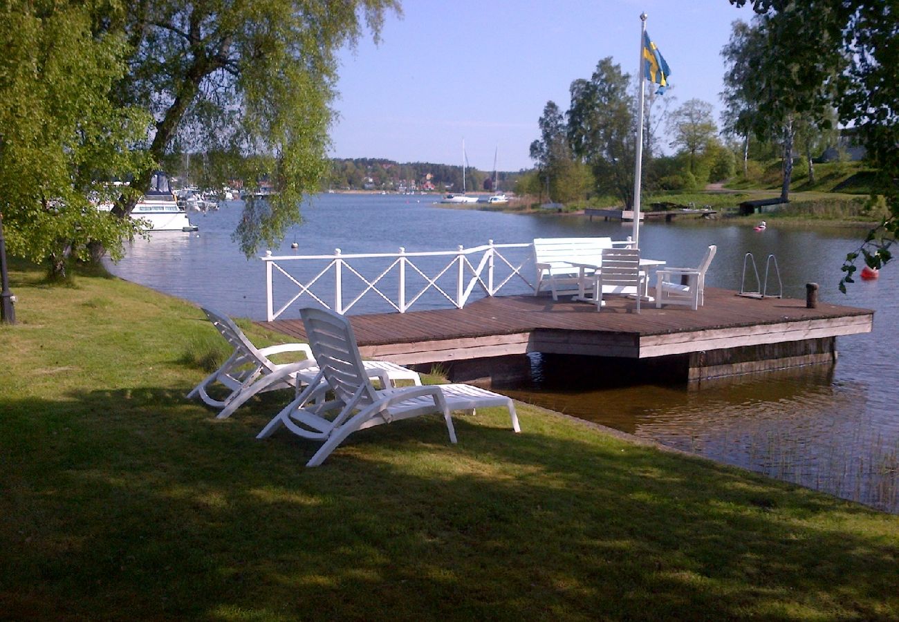 Stuga i Österskär - Med egen badstrand och brygga i Stockholms nära Skärgård