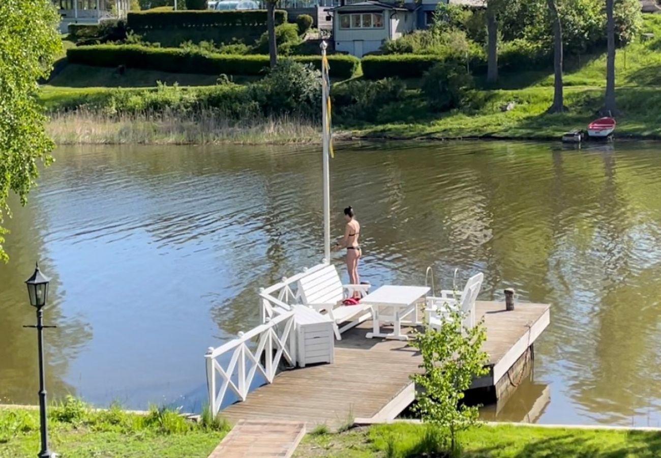 Stuga i Österskär - Med egen badstrand och brygga i Stockholms nära Skärgård